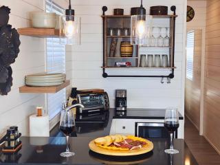 Napa Valley Station Rooftop Patio 1br - Fredericksburg - 8