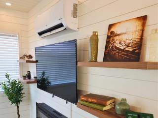Wine Country Getaway with Rooftop Deck & Pool - 3