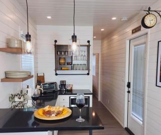 NEW Pool, Cornhole, Patio, Pickleball - 4