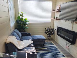 New Hot Tub, Pickleball, Cornhole, Pool & Patio - 4