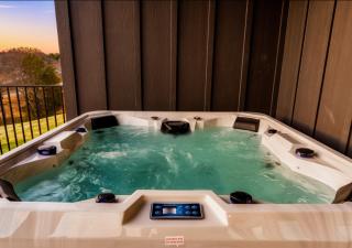 Smith Creek Resort - WaterPark, Lazy River, Pickle Ball, Heated Indoor Pool, Hot Tub - Sevierville - 6