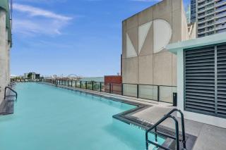Luxury Miami Studio City and Bay Views - 7