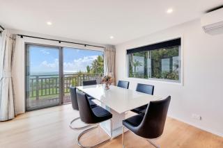 Retreat with Breathtaking Views - Waiatarua - 8