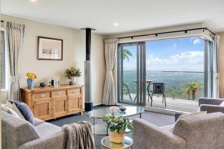 Retreat with Breathtaking Views - Waiatarua - 7
