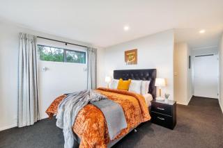 Retreat with Breathtaking Views - Waiatarua - 5
