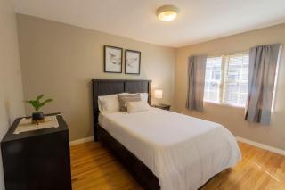 Centrally Located Cottage Near Lake Trails Shops - 8