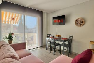 Romantic Getaway with pool in Salou - 8