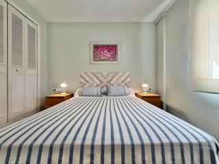 Romantic Getaway with pool in Salou - 4