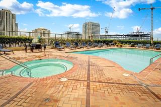 Panoramic Bay and City Views - 2BR, Pool, Gym, Parking - 7