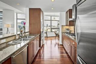 Panoramic Bay and City Views - 2BR, Pool, Gym, Parking - 3