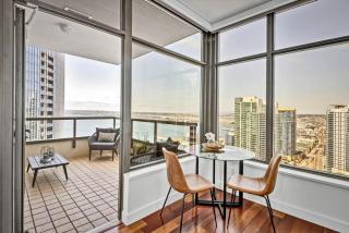 Panoramic Bay and City Views - 2BR, Pool, Gym, Parking - 2