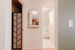 Heart of Capitol Hill 1 BR Urban Gem Great for WFH - 6