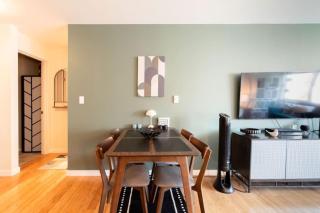 Heart of Capitol Hill 1 BR Urban Gem Great for WFH - 2