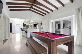 5BR Miami Oasis w Pool Near Design District - 9