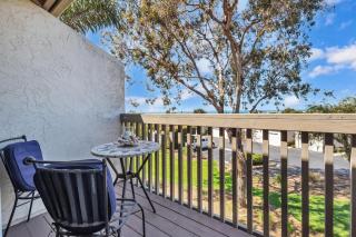 2BR Condo with Views Near Shops and Food, Fast WiFi - 0