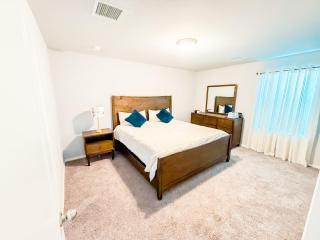 Spacious 2-Story Contemporary Home 3BDRM + Loft - El Paso - 5