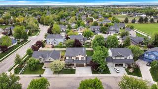 Bedroom house in prime location by the village - Meridian - 1