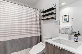 Ravenna Trailside Retreat Walk to UW and U-Village - 2