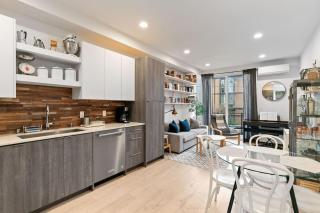 Ravenna Trailside Retreat Walk to UW and U-Village - 1