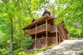 Secluded yet Close 2 All Hot Tub Pet-friendly - Sevierville - 8