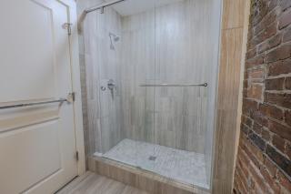 4 Bed 2 Bath 200mbps Internet Luxury Keyless Entry - Boston - 2
