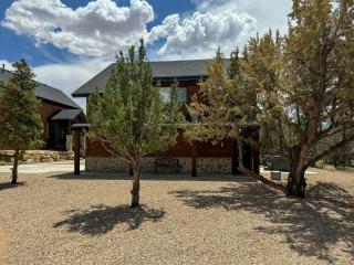 Cozy Zion Retreat Hot Tub 2 King Bedrooms - 8