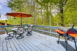 2 Mi to Tobyhanna SP Family Home with Deck! - 9