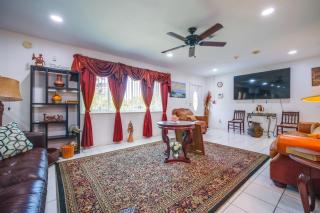Less Than 3 Mi to Hard Rock Stadium Miami Home with Sunroom - 9
