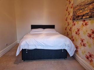 Decent Rooms in Wakefield - Stanley - 1