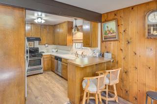 2 Mi to Village Lake Arrowhead Cabin Hideaway - 3