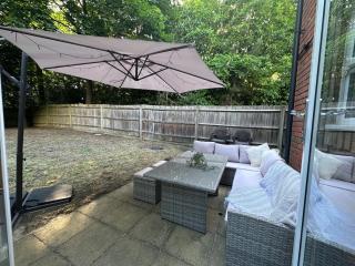Elegant 5 Bed 5 Bath Home - Englefield Green - 9