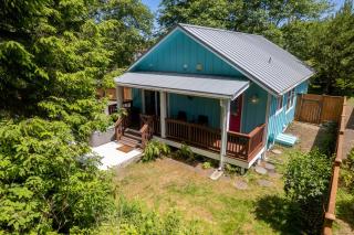 The Razor Clam 2 bdrm cottage with hot tub, pet ok - 1