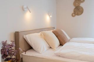 Rose Studio King Bed Terrace - Warsaw - 9