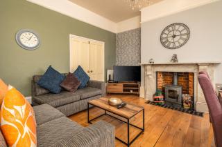 Spacious 6 Bed Home in Central Bedford w Parking - Bedford - 0