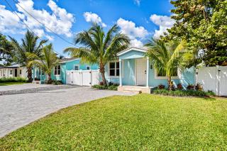 The Delray Twin Cottages Retreat 4 bedrooms Heated Pool and Spa Oasis - 0