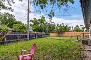 Spacious family home in Littleton with fenced yard - 7