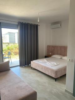 hOTEL EMILY,S - 1