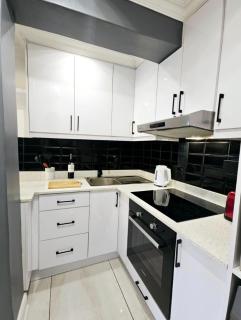 Cozy 1-Bedroom Apartment with Salon in the Heart of Tangier - Tangeri - 3