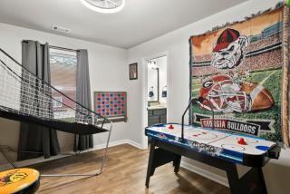 2 King Beds | Modern Retreat House + Game Room - Athens - 2