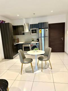One Bed apartment with a spacious living room at Embassy Gardens - Accra - 8