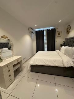 One Bed apartment with a spacious living room at Embassy Gardens - Accra - 3