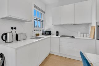 Modern Cosy 2 bed apartment, Smart TV & NETFLIX with private balcony and city view - Londres - 5