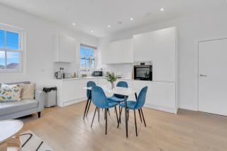 Modern Cosy 2 bed apartment, Smart TV & NETFLIX with private balcony and city view - Londres - 7