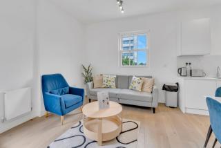 Modern Cosy 2 bed apartment, Smart TV & NETFLIX with private balcony and city view - Londres - 8