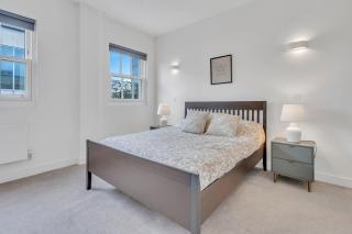 Modern Cosy 2 bed apartment, Smart TV & NETFLIX with private balcony and city view - Londres - 4