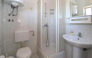 2 Bedroom Lovely Apartment In Mandre - Mandre - 2