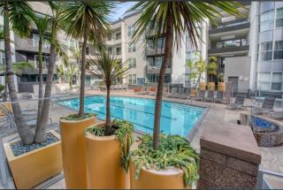 Cozy Unit Conveniently Located Pool View - Los Angeles - 7