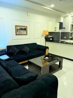 Artistic & Elegant 1BHK With Pool , Cinema and Gym - Lahore - 9