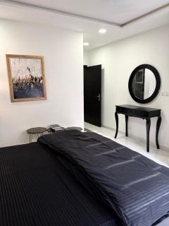 Artistic & Elegant 1BHK With Pool , Cinema and Gym - Lahore - 6