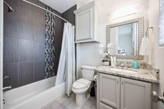 Resort vibe with Pool and Hot tub Downtown skyline views - Houston - 3